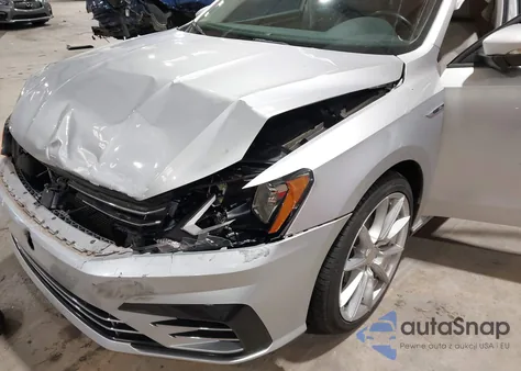 2018 Volkswagen Passat 2.0T R-Line/2.0T S z USA, uszkodzony, nr VIN 1VWAA7A30JC014111